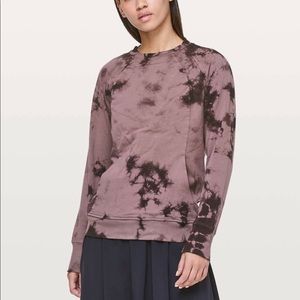 Lululemon Shibori scuba pullover crew.
